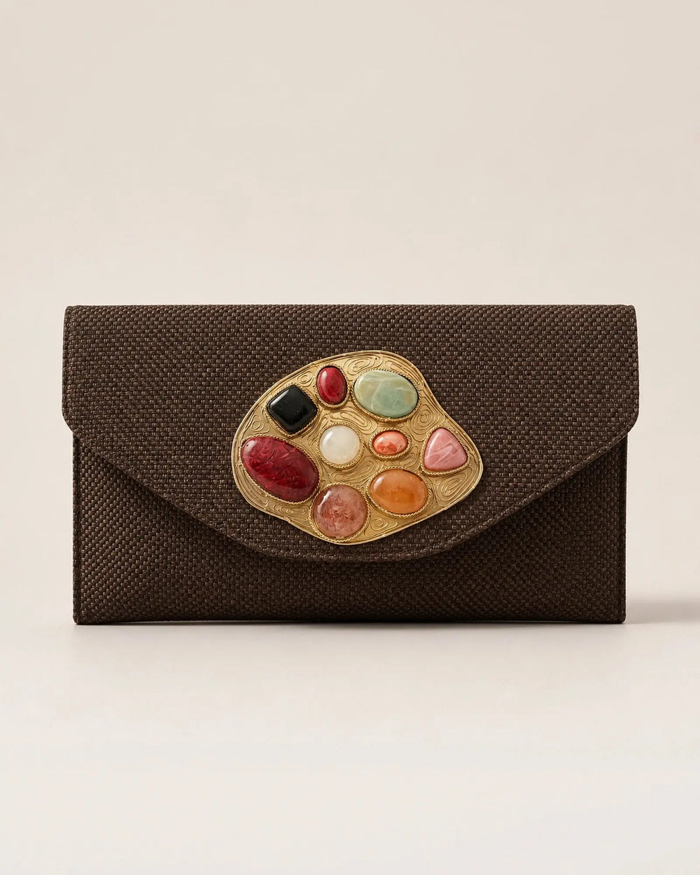 Bolso de mano Gema en rafia marrón con broche dorado de gemas multicolor, complemento de invitada