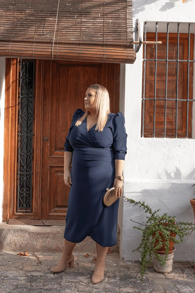 Vestido de invitada FATIMA de tallas grandes, elegante, de color azul marino de la marca CORINTIA