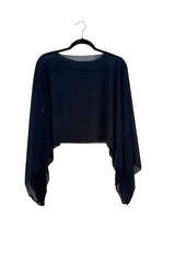 Capa de gasa en color azul marino a juego con nuestro vestido de talla grande Mercedes marino.