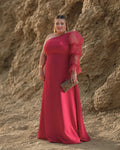 Vestido Jacinta rojo de un solo hombro con manga de organza abullonada, vista frontal, talla grande
